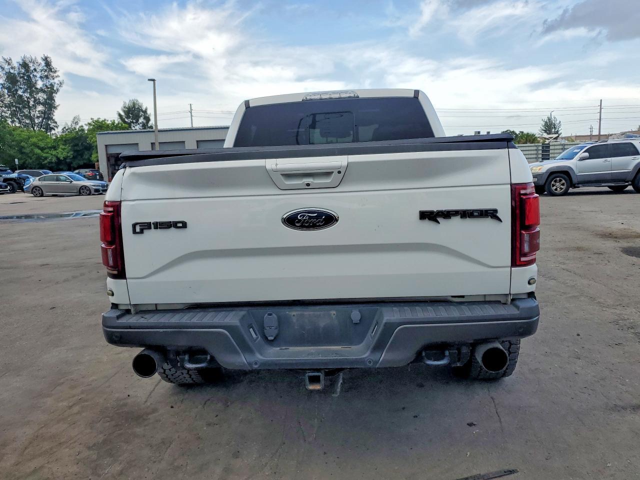 2017 Ford F150 Raptor - Фото 6