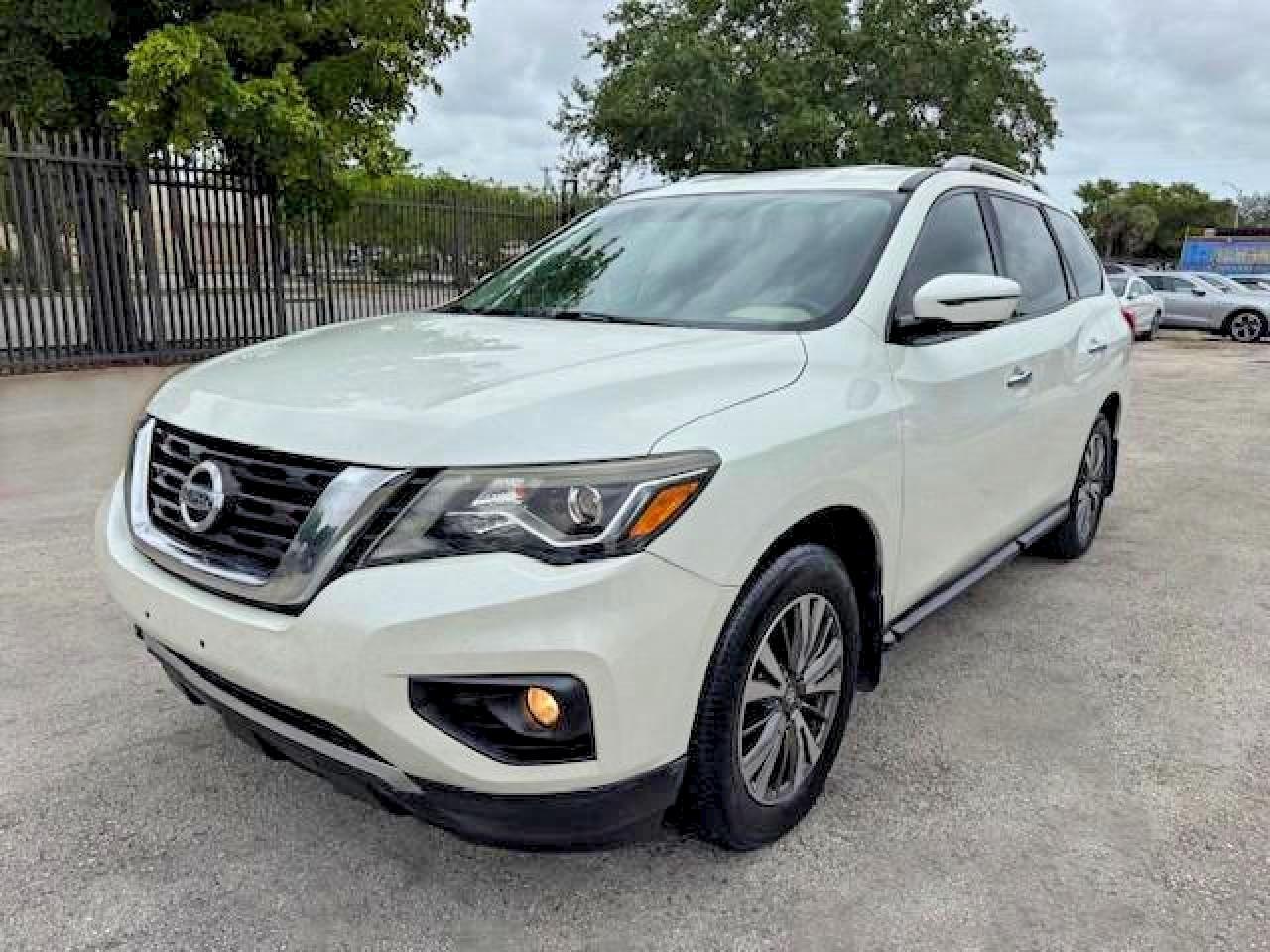 2017 Nissan Pathfinder Sv