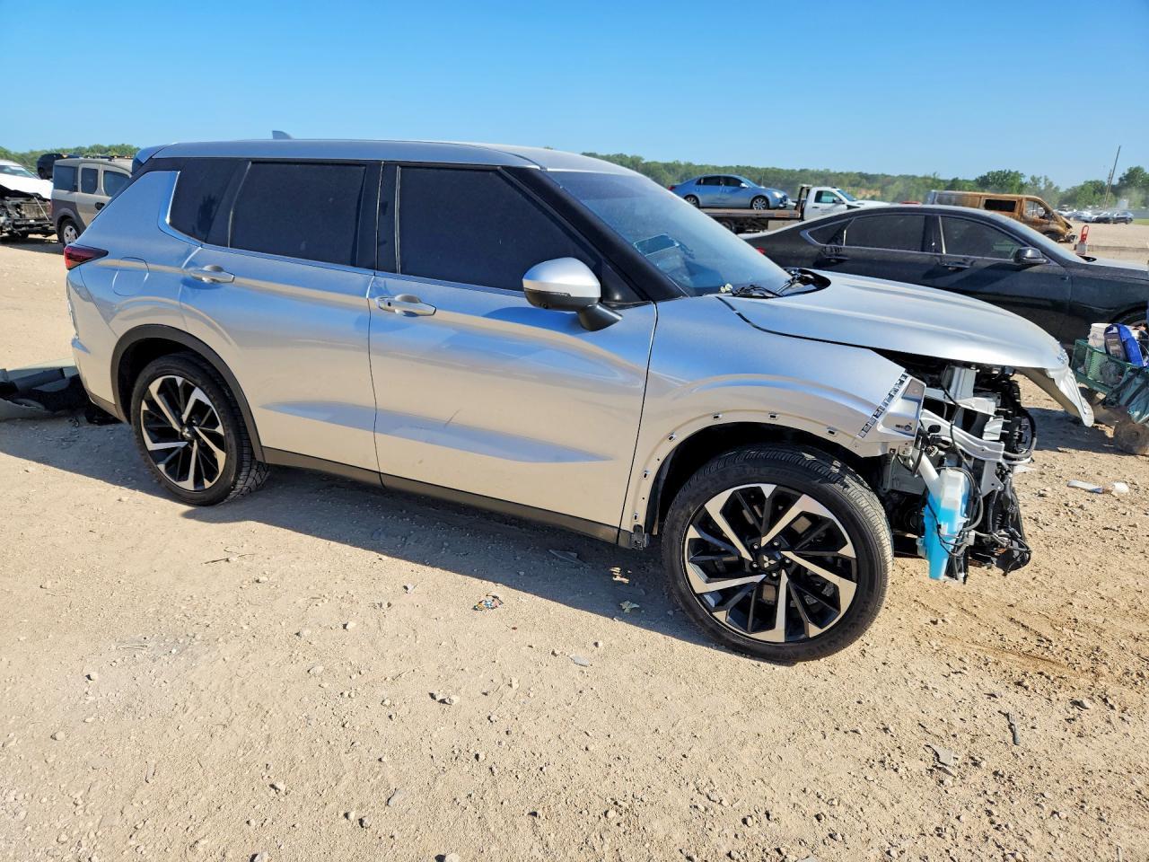 2022 Mitsubishi Outlander Se - Image 4