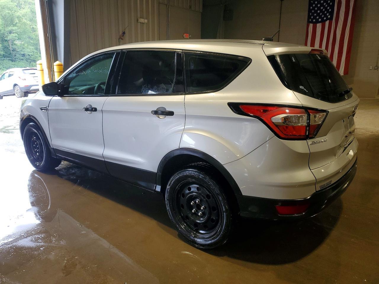2018 Ford Escape S - Фото 2
