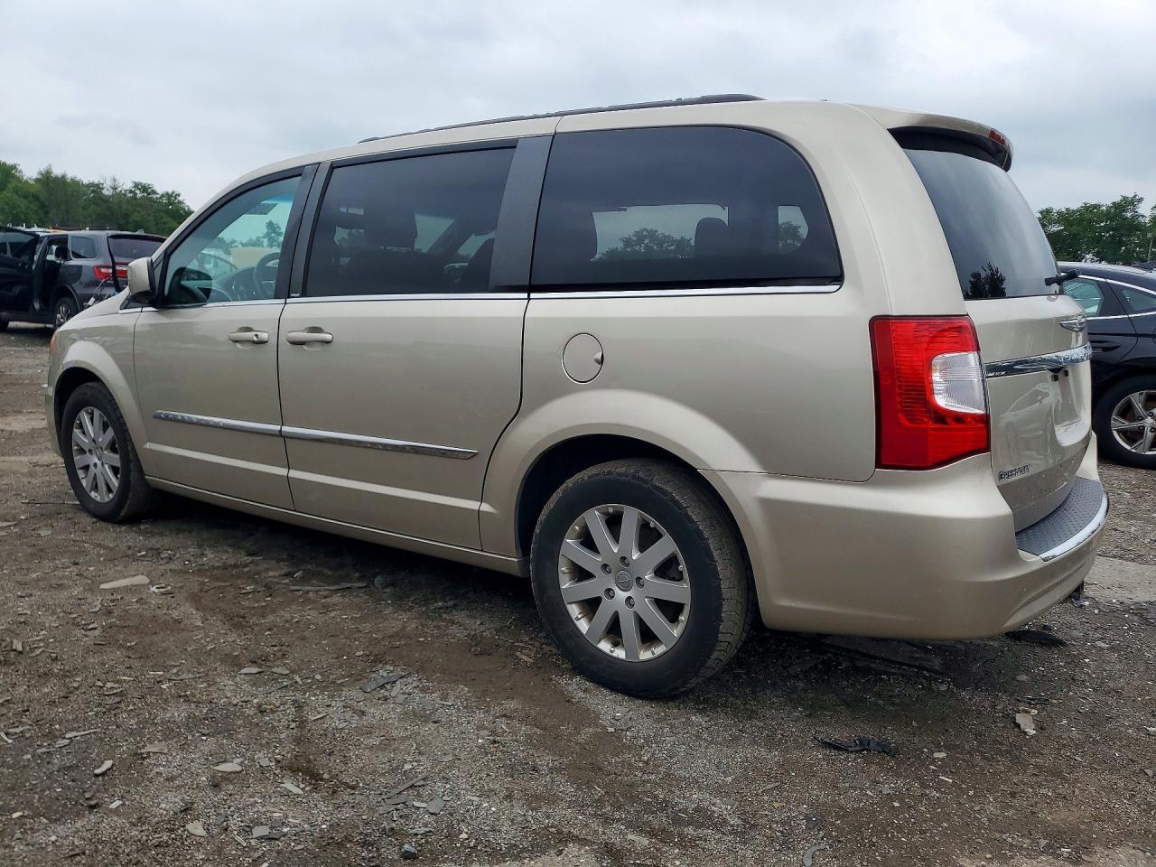 2014 Chrysler Town & Country Touring - Image 2