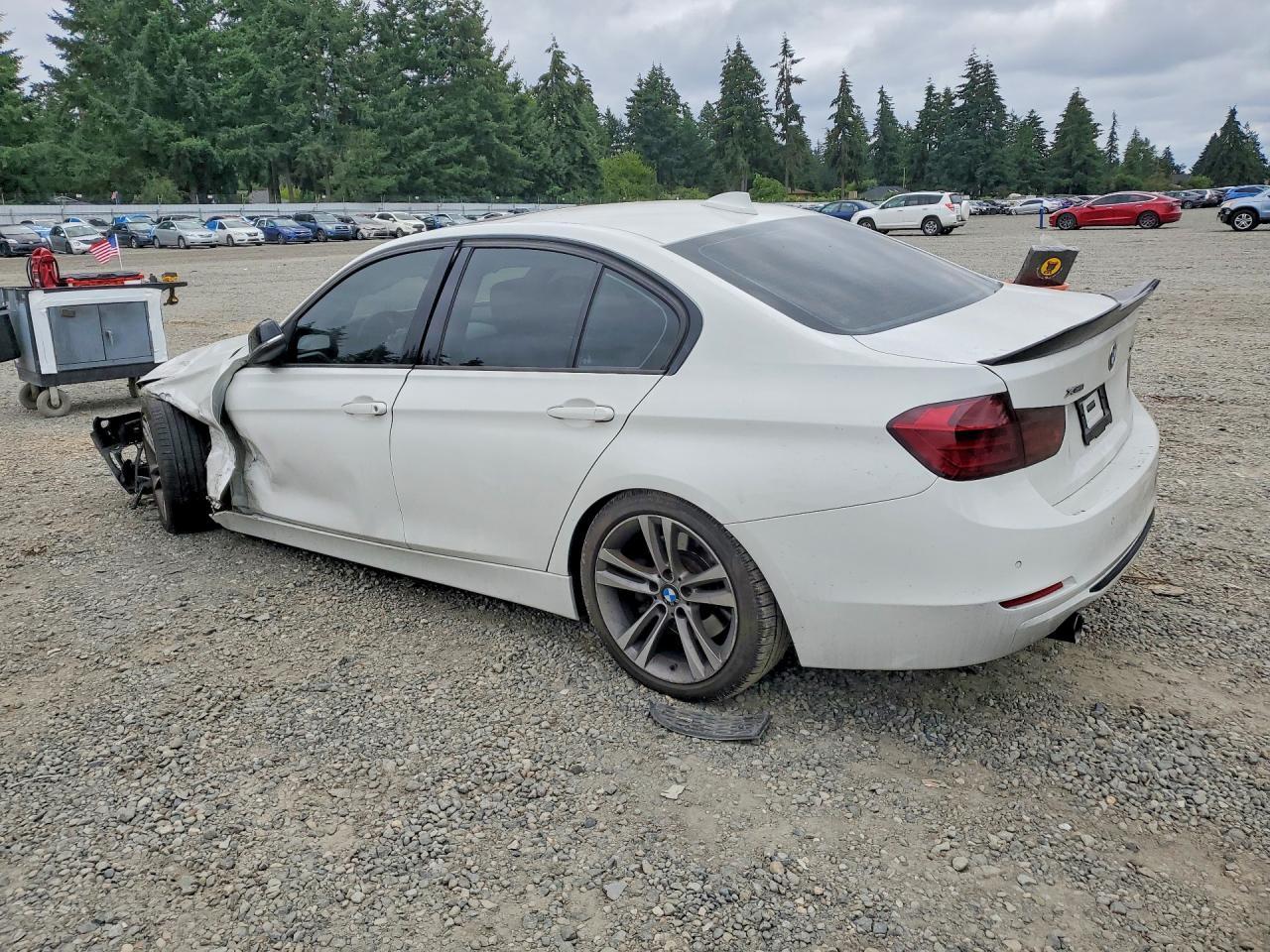 2014 BMW 335 Xi - Фото 2