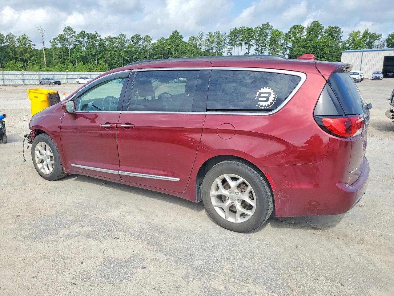 2017 Chrysler Pacifica Touring L - Image 2