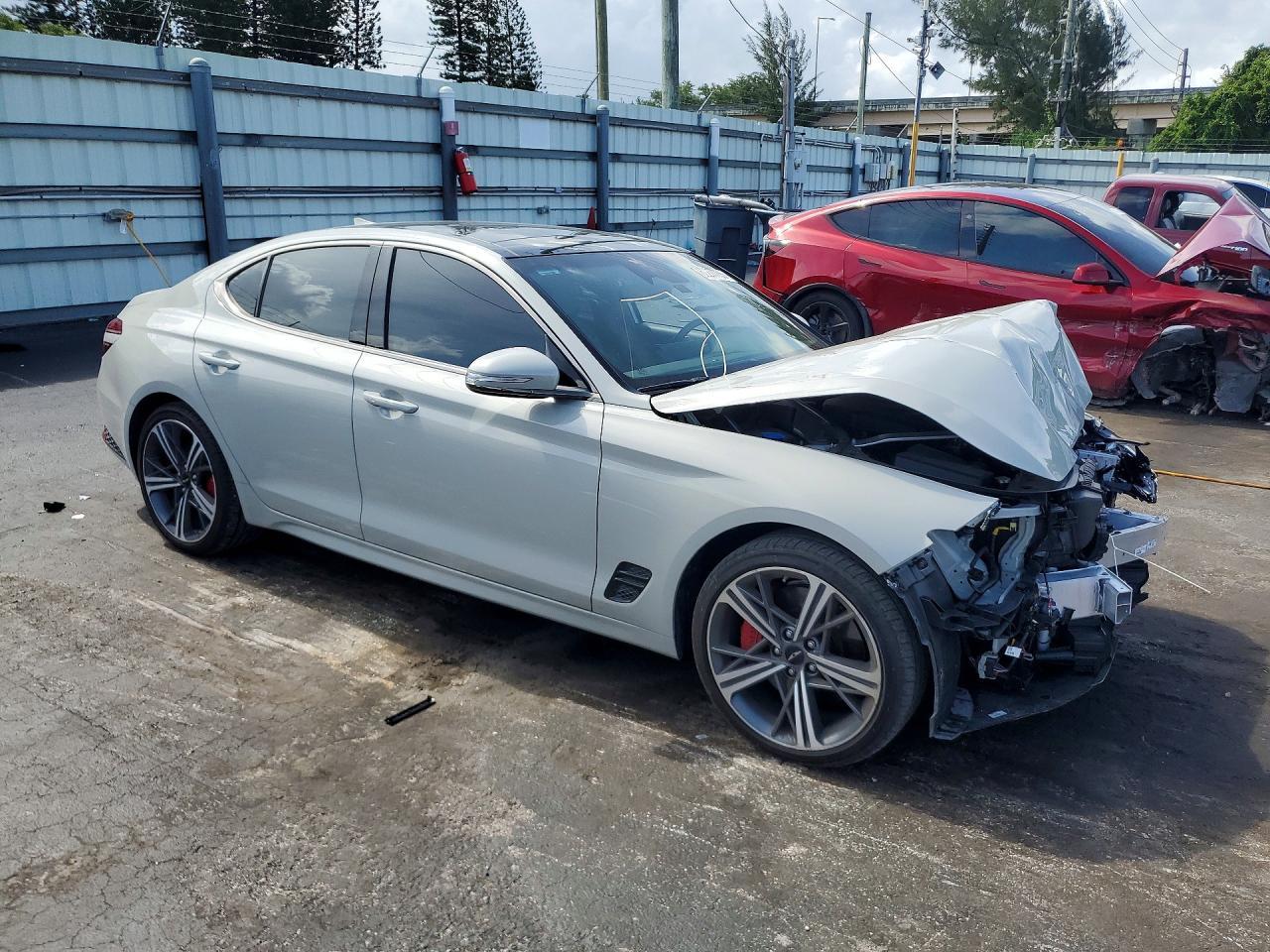 2025 Genesis G70 2.5T Sport Prestige - Фото 4