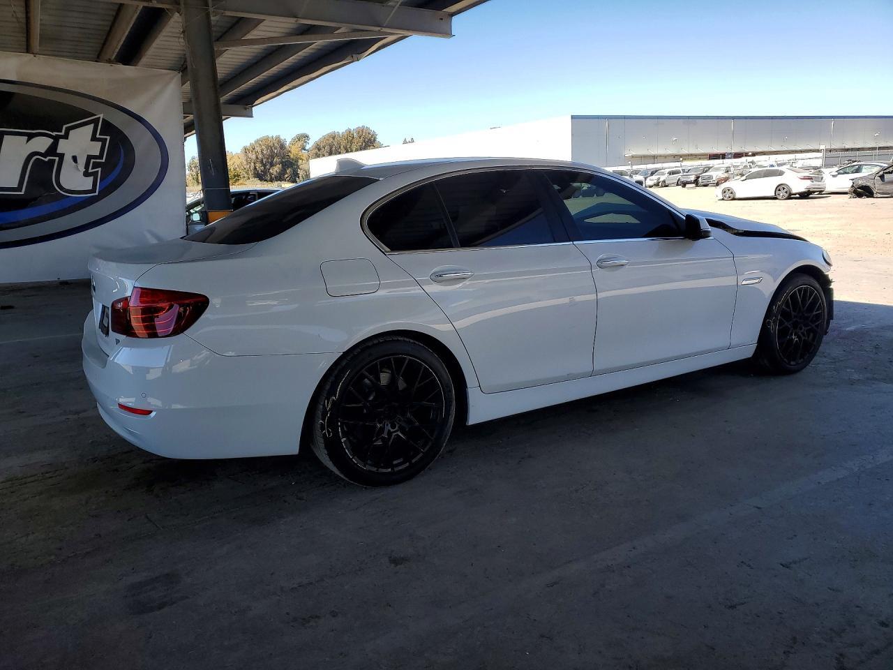 2015 BMW 528 I - Image 3