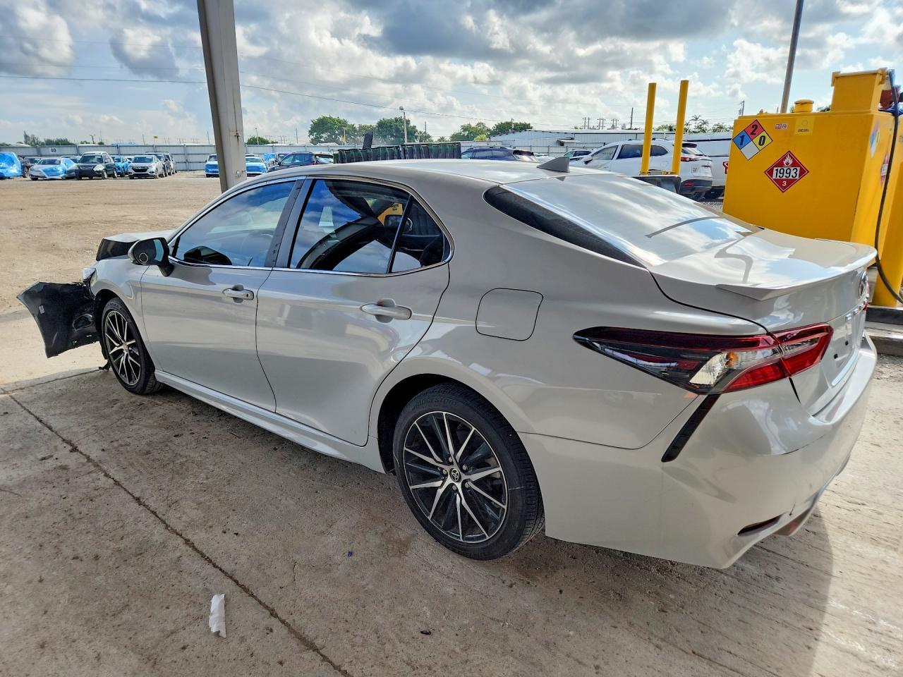 2024 Toyota Camry Se - Фото 2