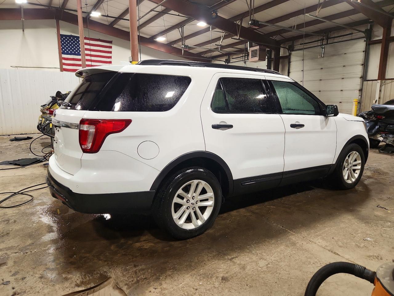 2017 Ford Explorer - Фото 3