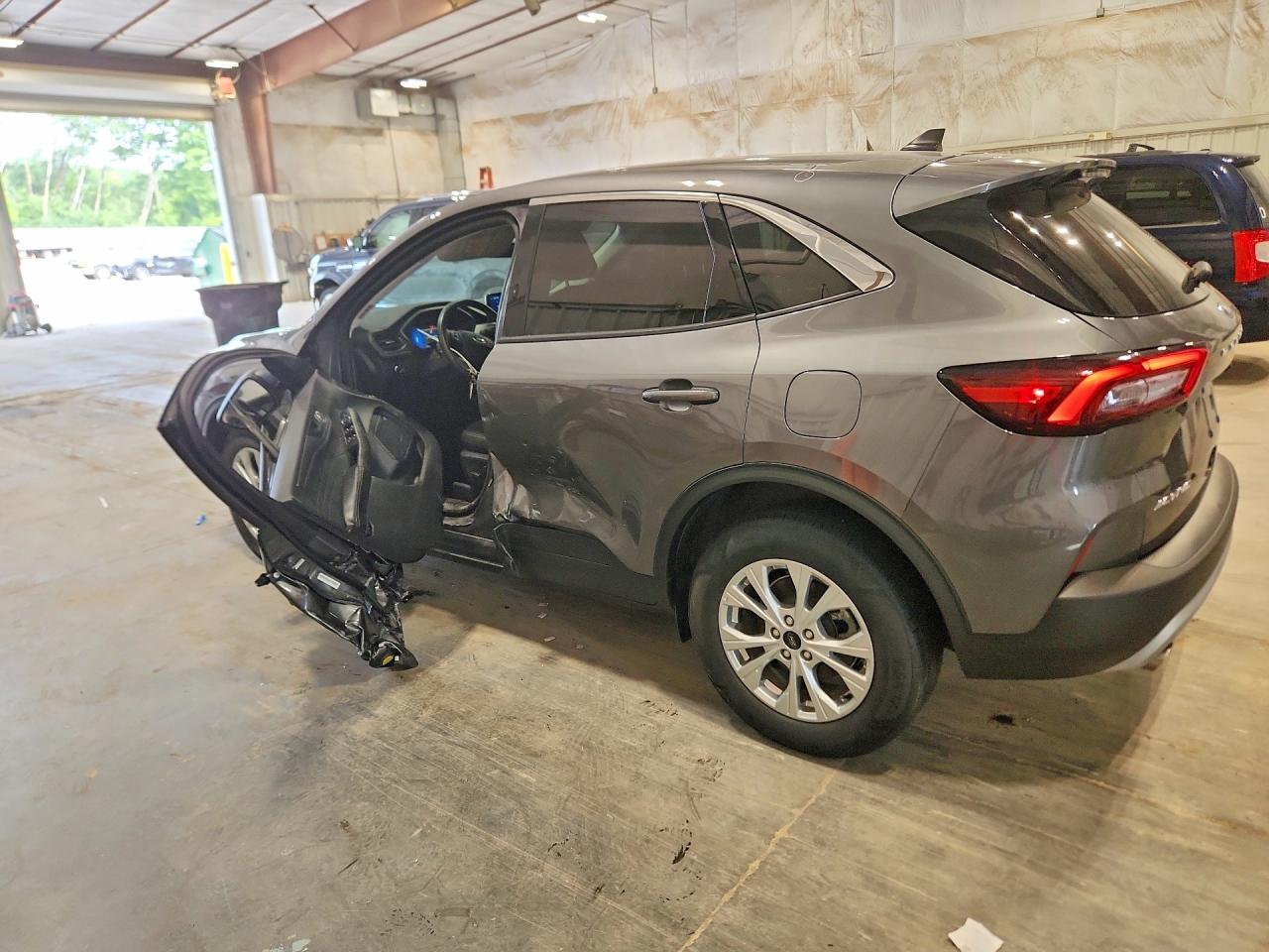 2024 Ford Escape Active - Image 2