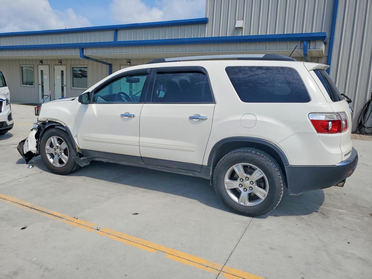 2011 GMC Acadia Sle - Image 2
