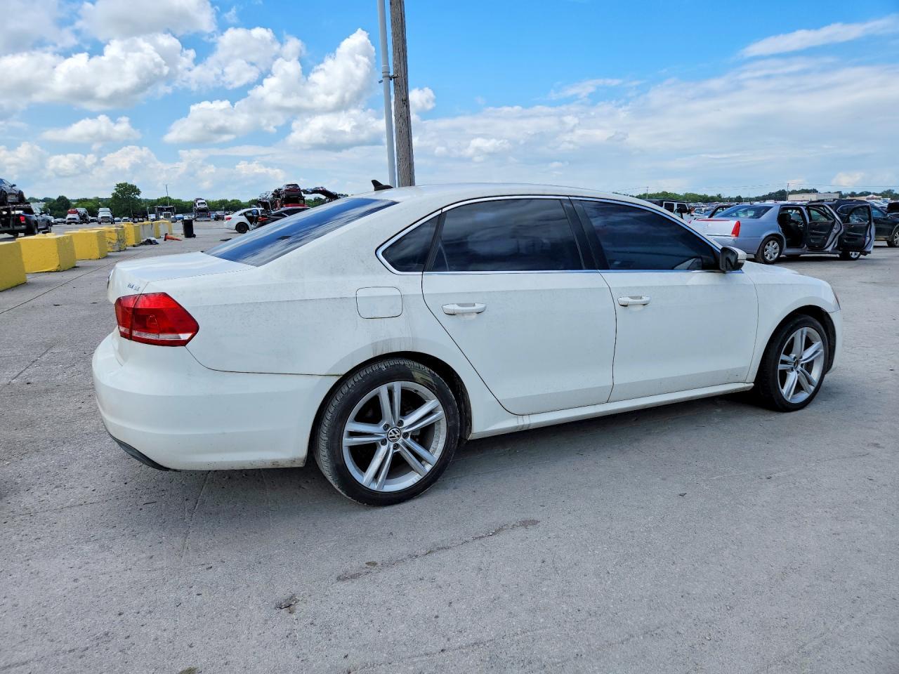 2014 Volkswagen Passat Se - Image 3