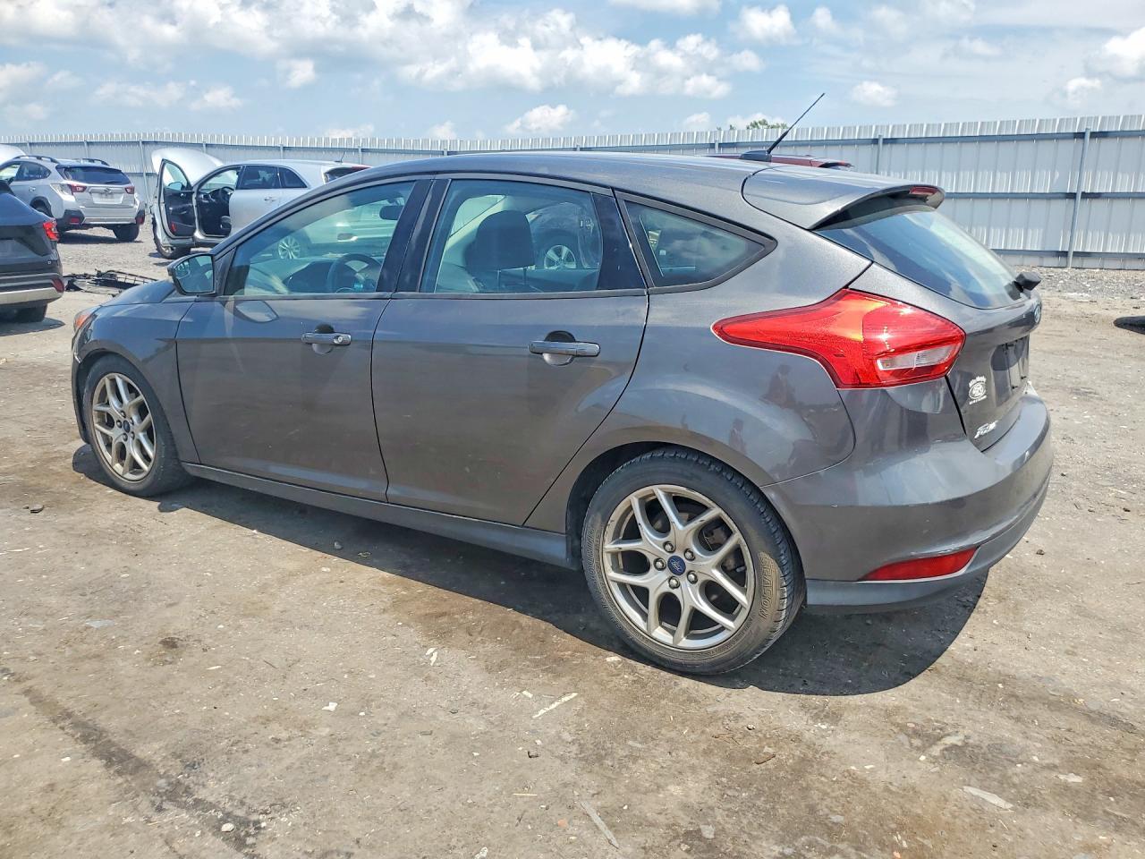 2015 Ford Focus Se - Фото 2