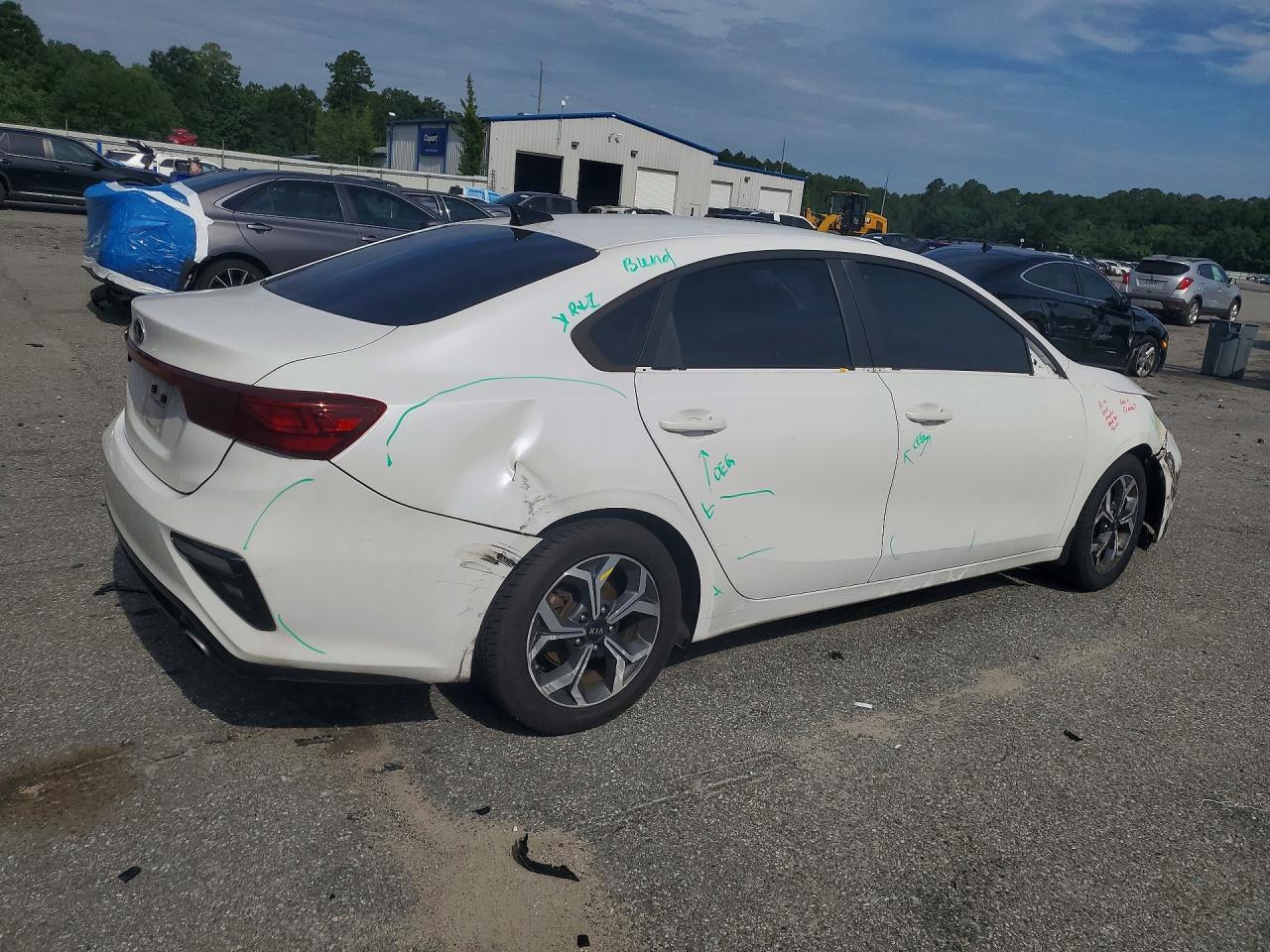 2021 Kia Forte Lxs - Image 3