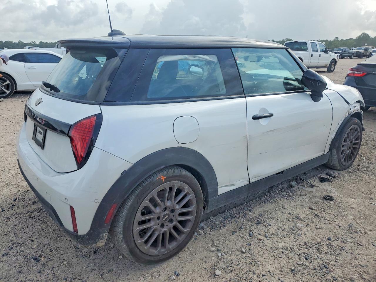 2025 Mini Cooper S - Image 3