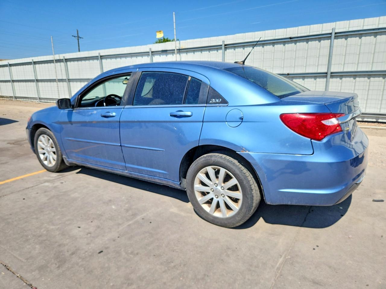 2011 Chrysler 200 Touring - Фото 2