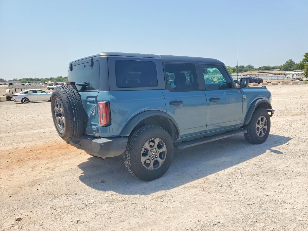 2022 Ford Bronco Base - Image 3