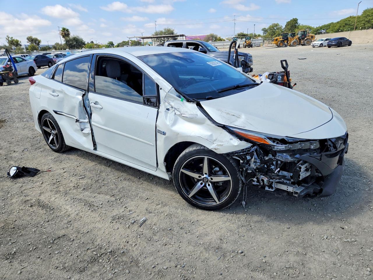 2018 Toyota Prius Prime Plus - Фото 4