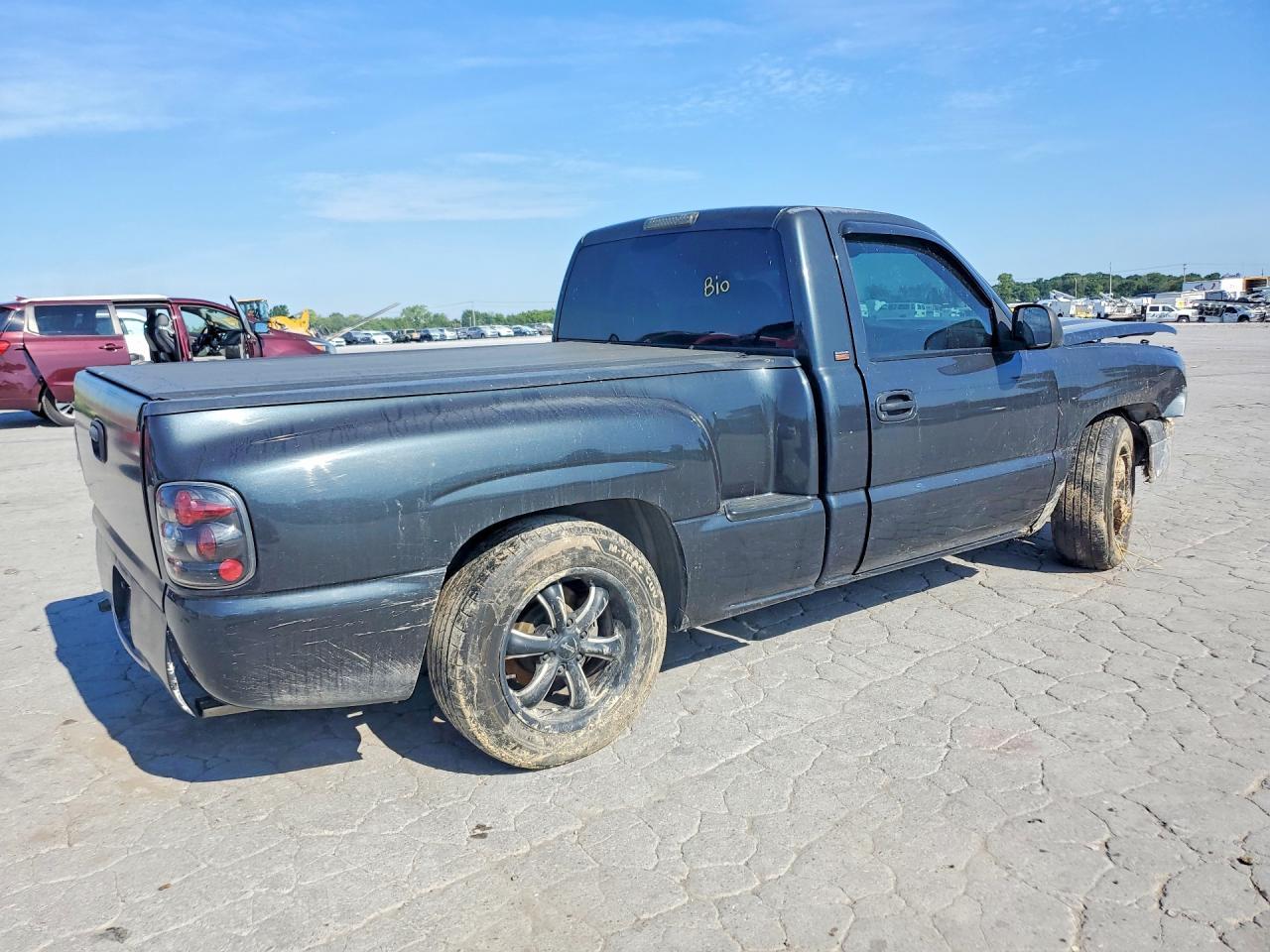 2003 Chevrolet Silverado C1500 - Image 3