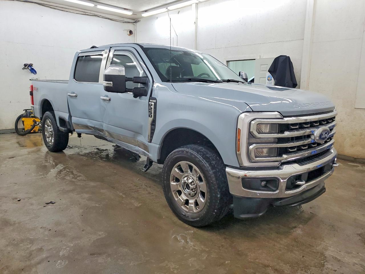 2024 Ford F250 Super Duty - Image 4