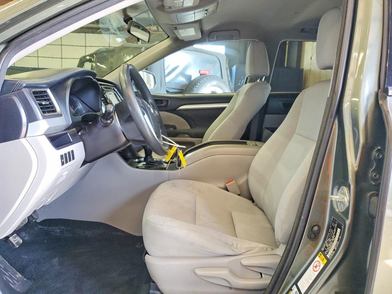 2016 Toyota Highlander Le - Фото 7