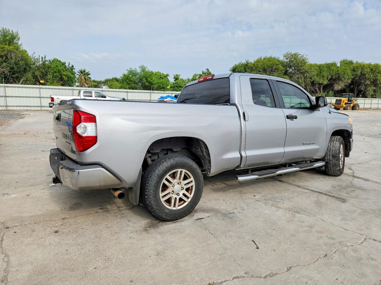 2017 Toyota Tundra Sr5 - Image 3