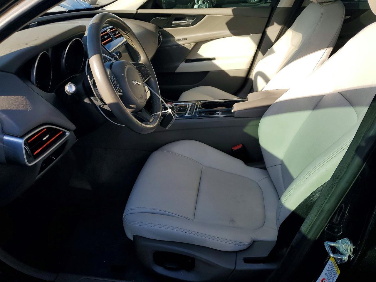 2017 Jaguar Xe Premium - Фото 7