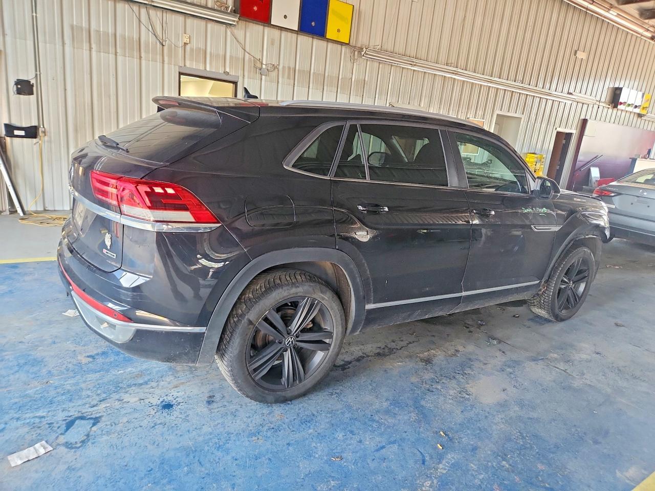 2021 Volkswagen Atlas Cross Sport Se - Image 3