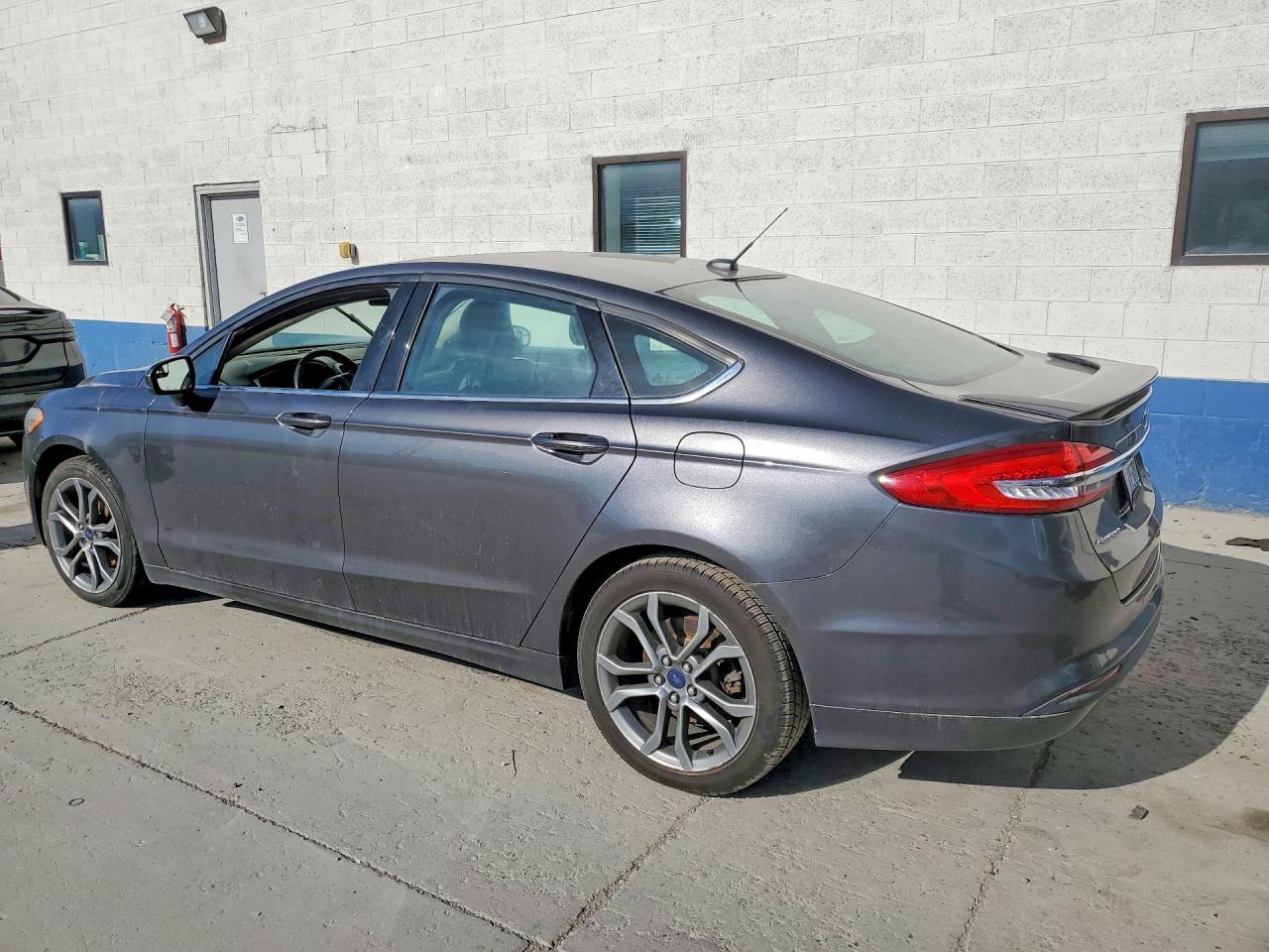 2017 Ford Fusion Se - Image 2