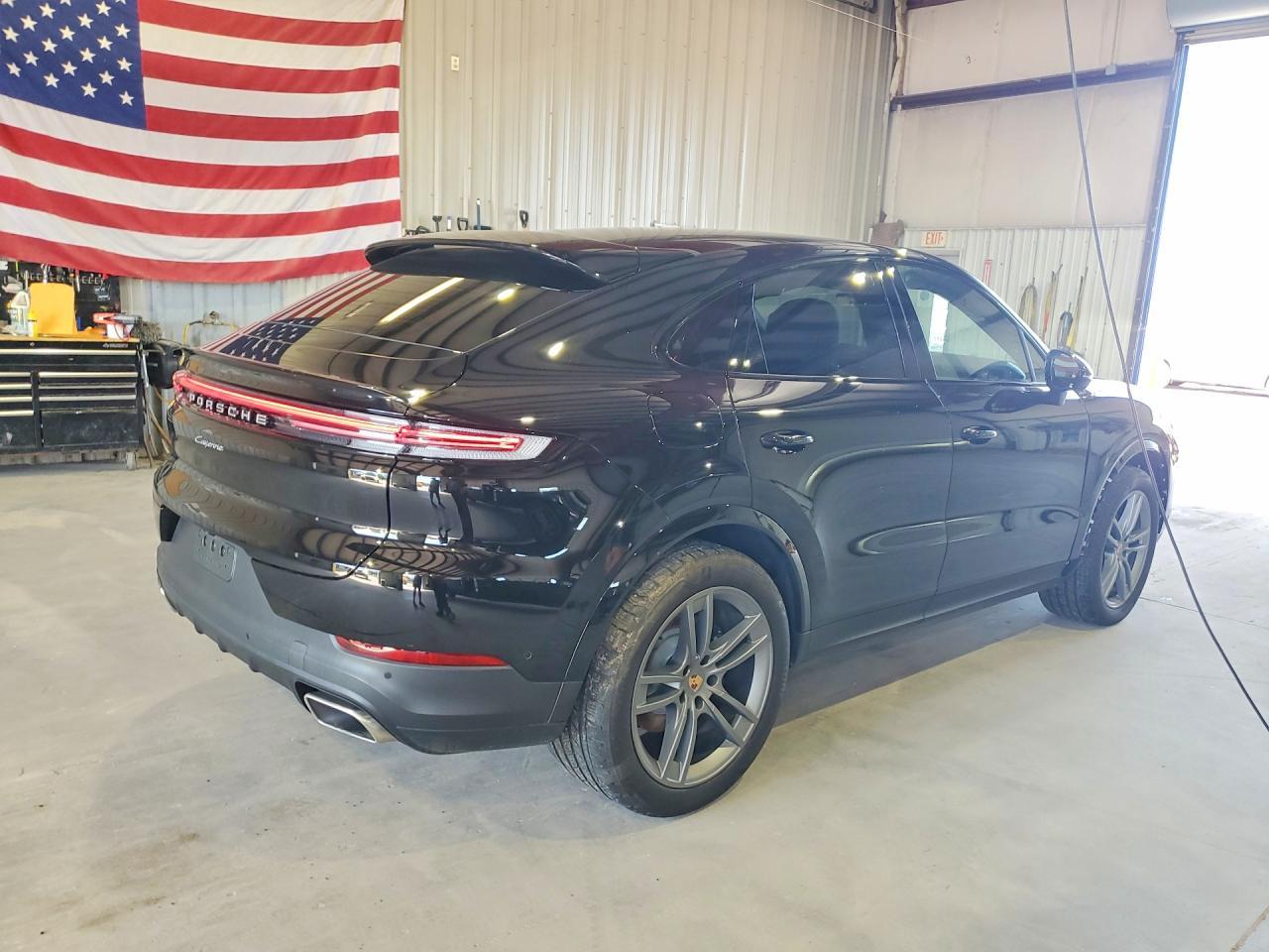 2026 Porsche Cayenne Coupe - Image 3