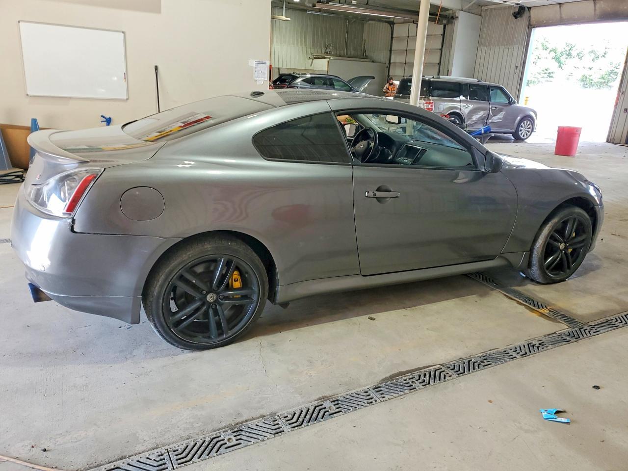 2011 Infiniti G37 Coupe X - Фото 3