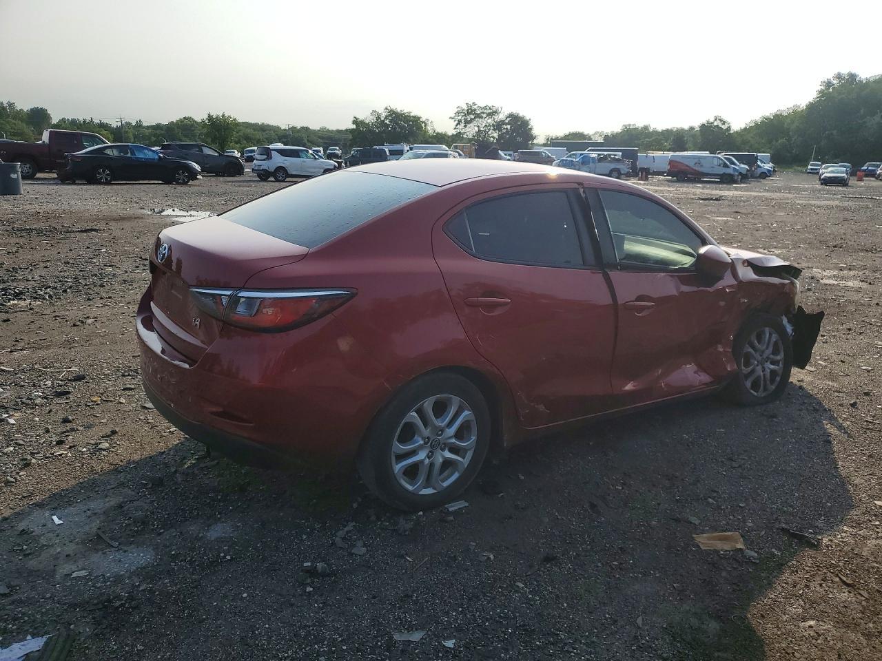 2017 Toyota Yaris Ia Base - Фото 3