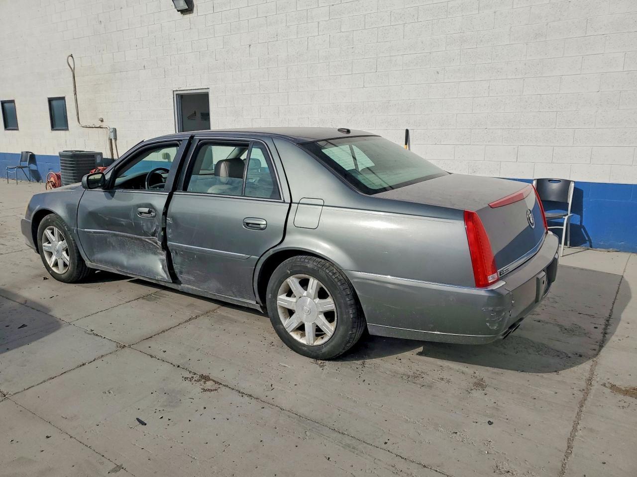 2006 Cadillac Dts - Image 2