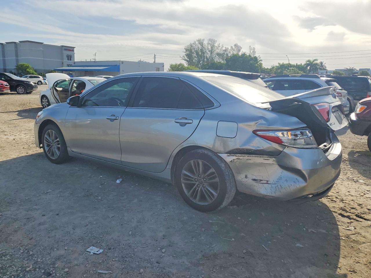 2015 Toyota Camry Se - Фото 2