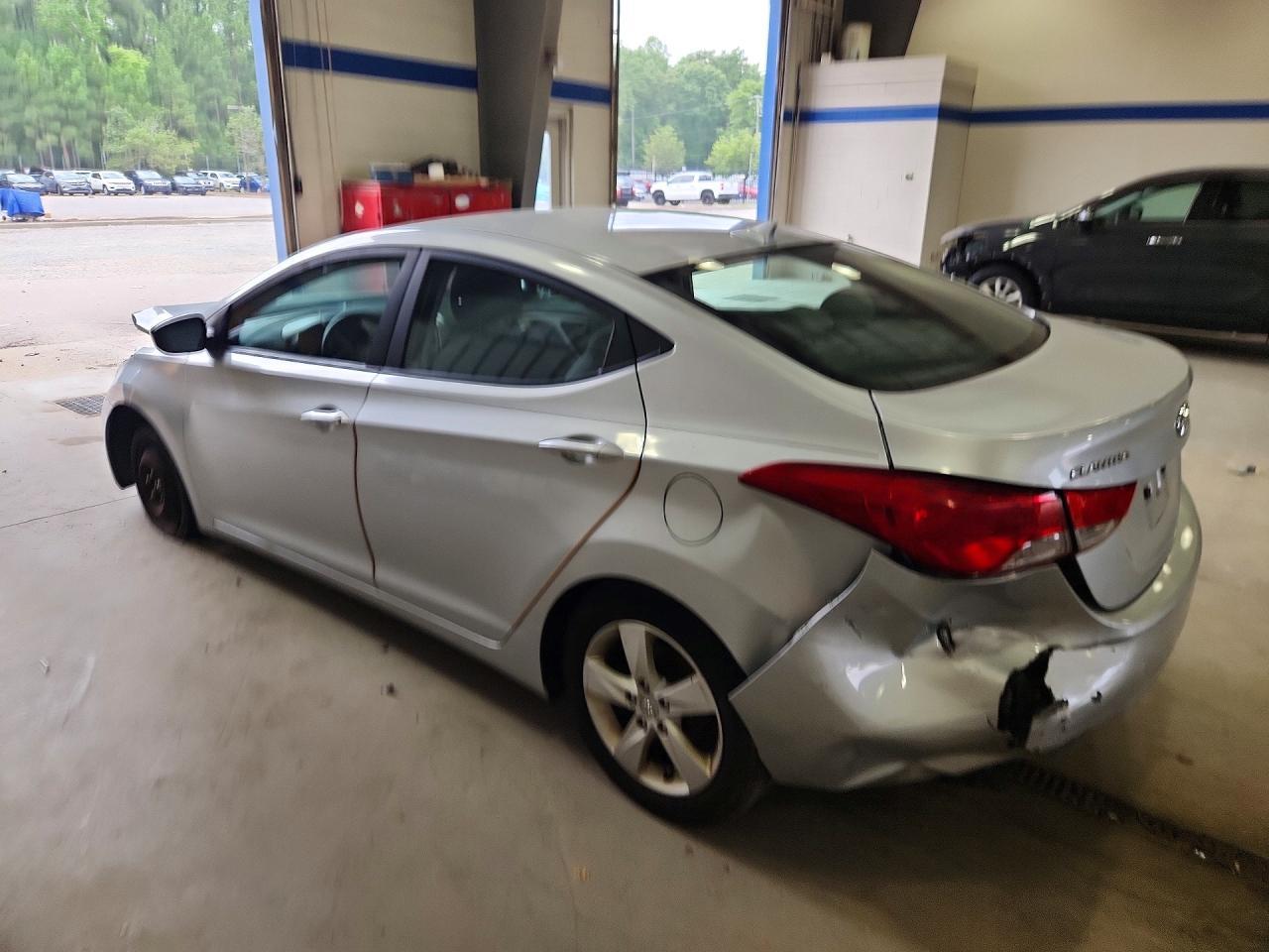 2013 Hyundai Elantra Gls - Image 2
