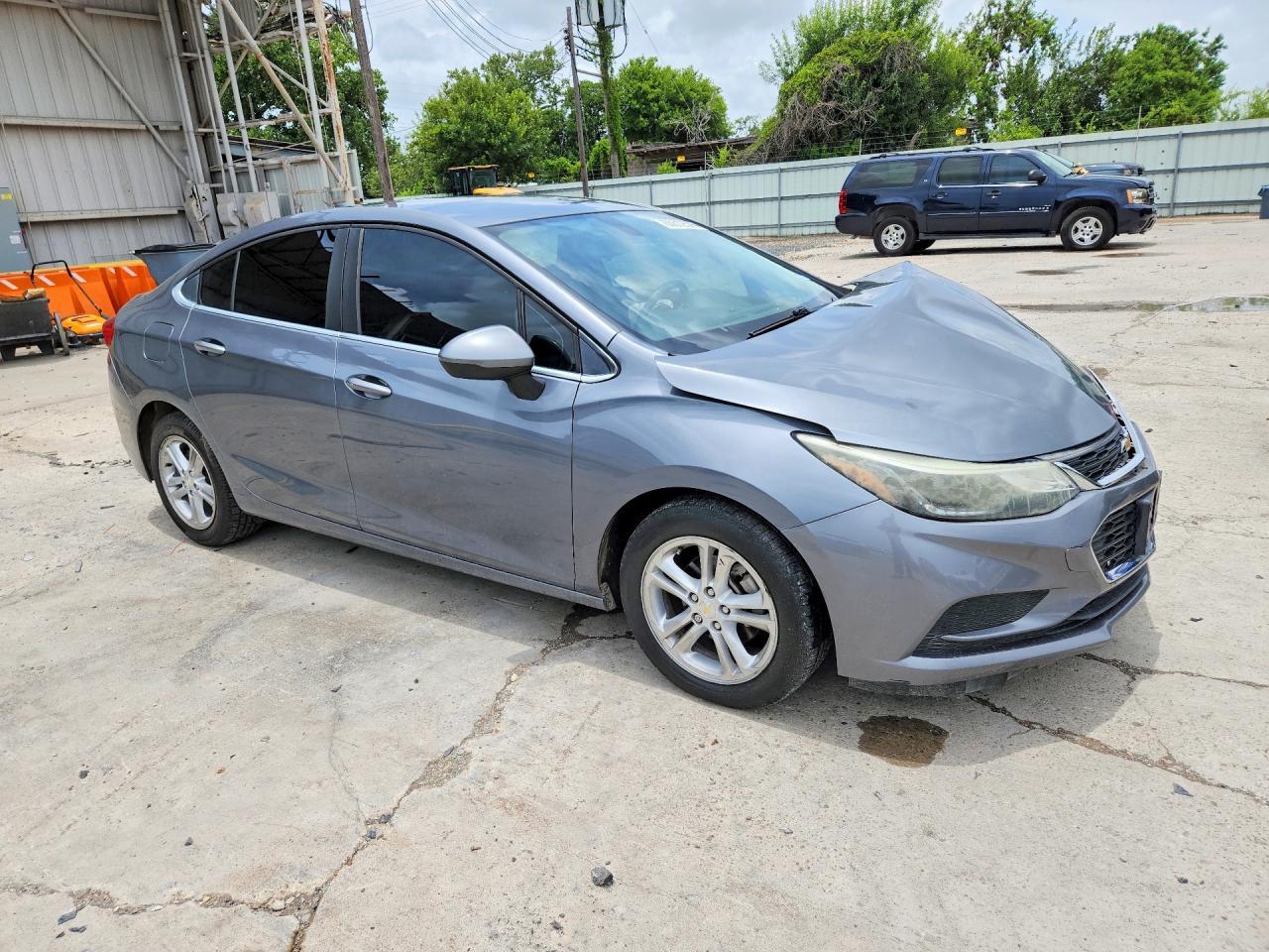 2018 Chevrolet Cruze Lt - Image 4