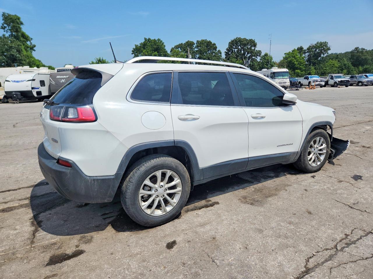 2019 Jeep Cherokee Latitude - Image 3