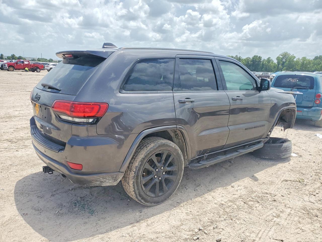 2018 Jeep Grand Cherokee Laredo - Image 3