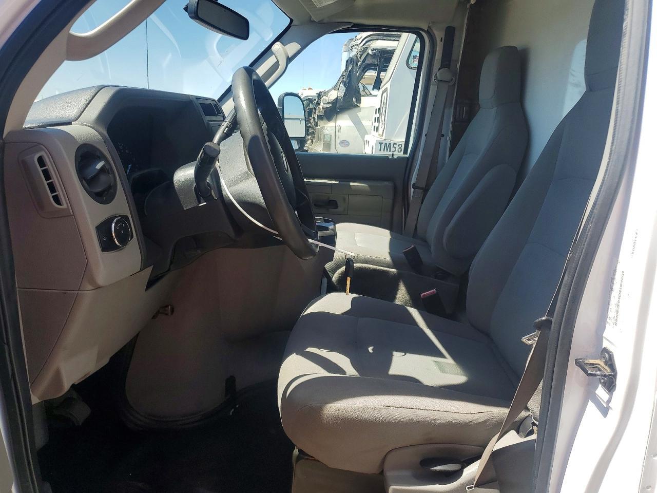 2022 Ford Econoline E450 Super Duty Cutaway Van - Фото 7