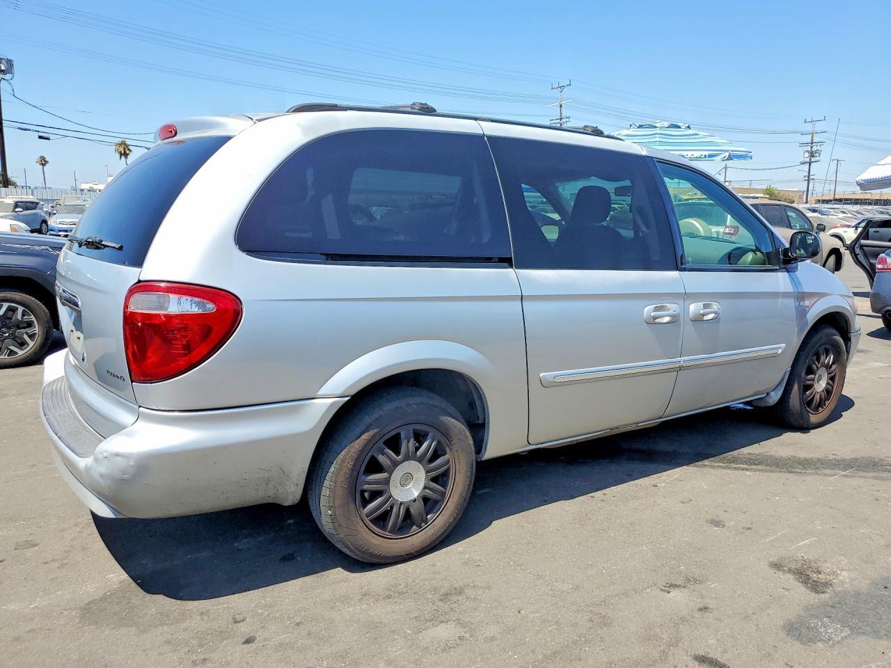 2007 Chrysler Town & Country Touring - Фото 3
