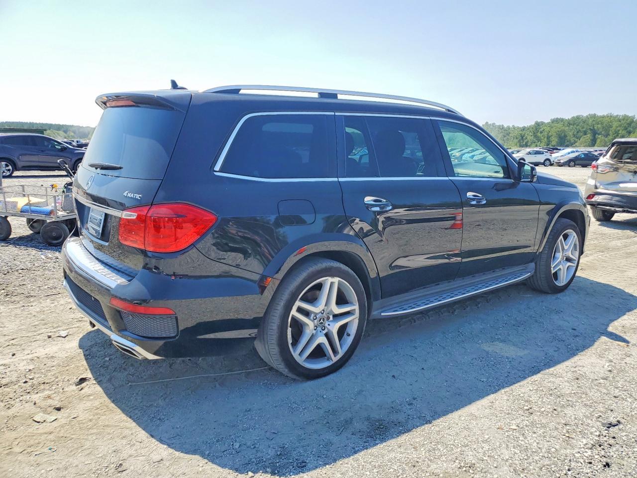 2014 Mercedes-Benz Gl 550 4Matic - Image 3