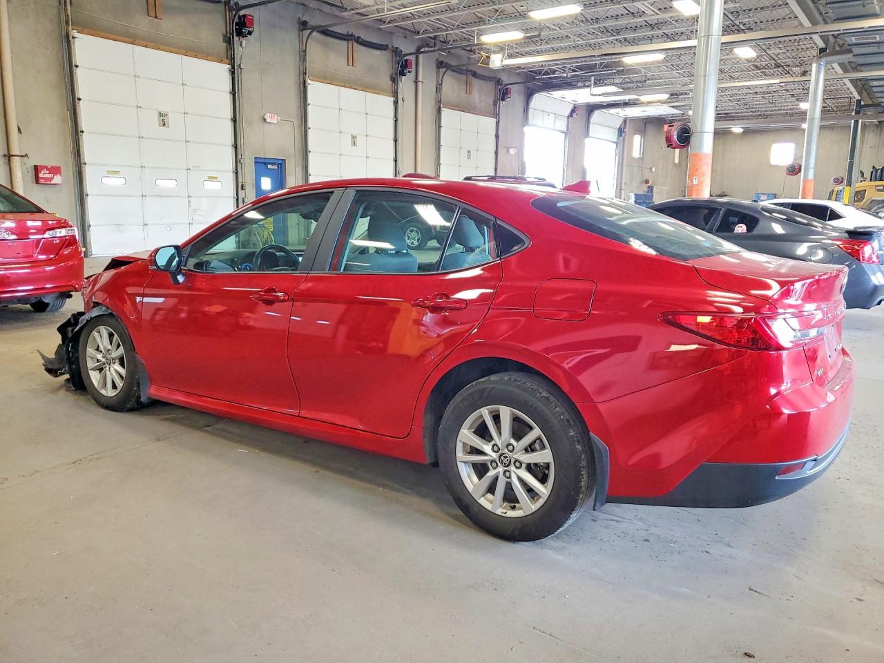 2025 Toyota Camry Le - Фото 2