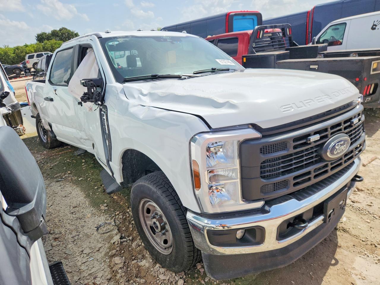 2025 Ford F250 Super Duty - Image 4