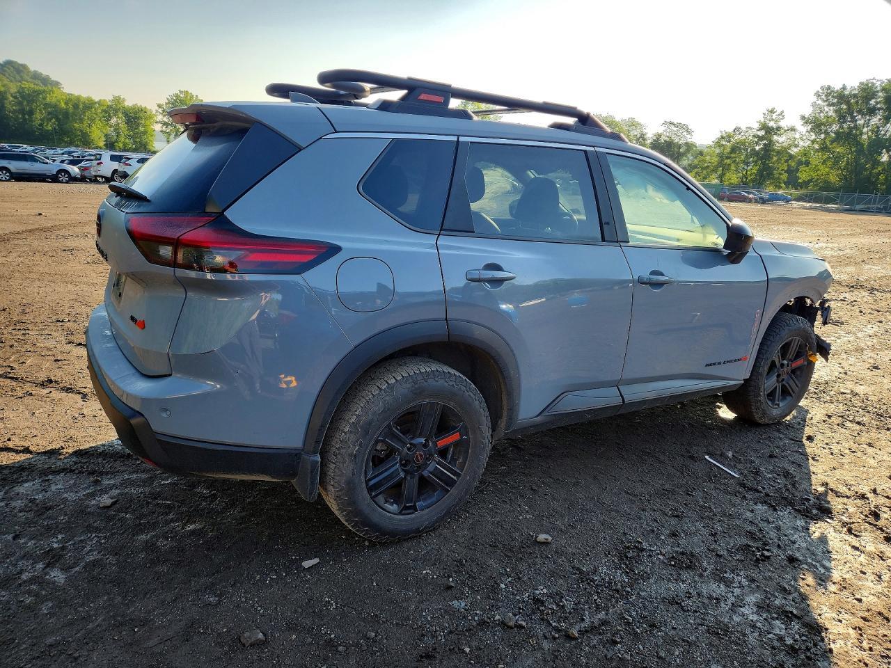 2025 Nissan Rogue Rock Creek - Image 3