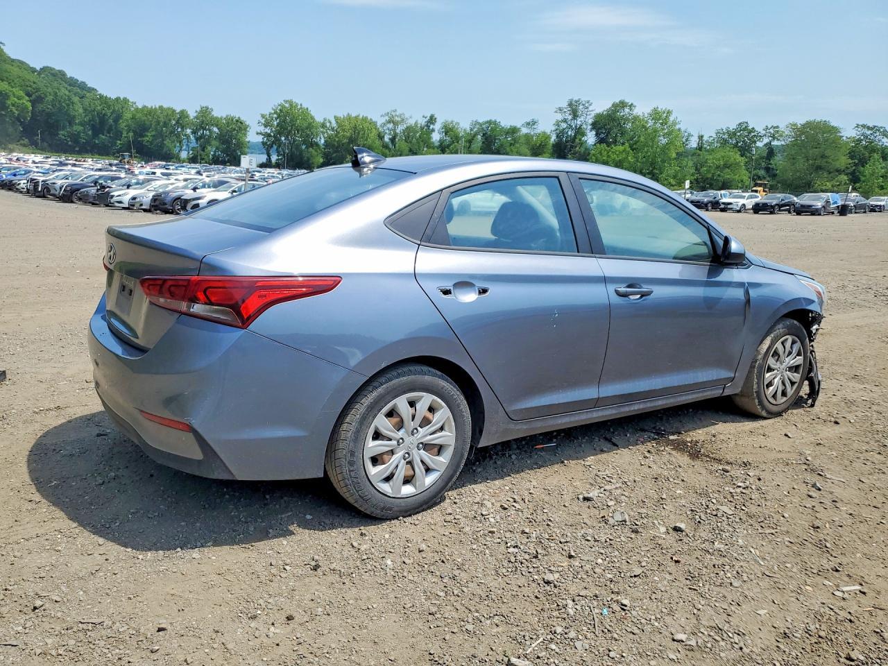 2020 Hyundai Accent Se - Фото 3