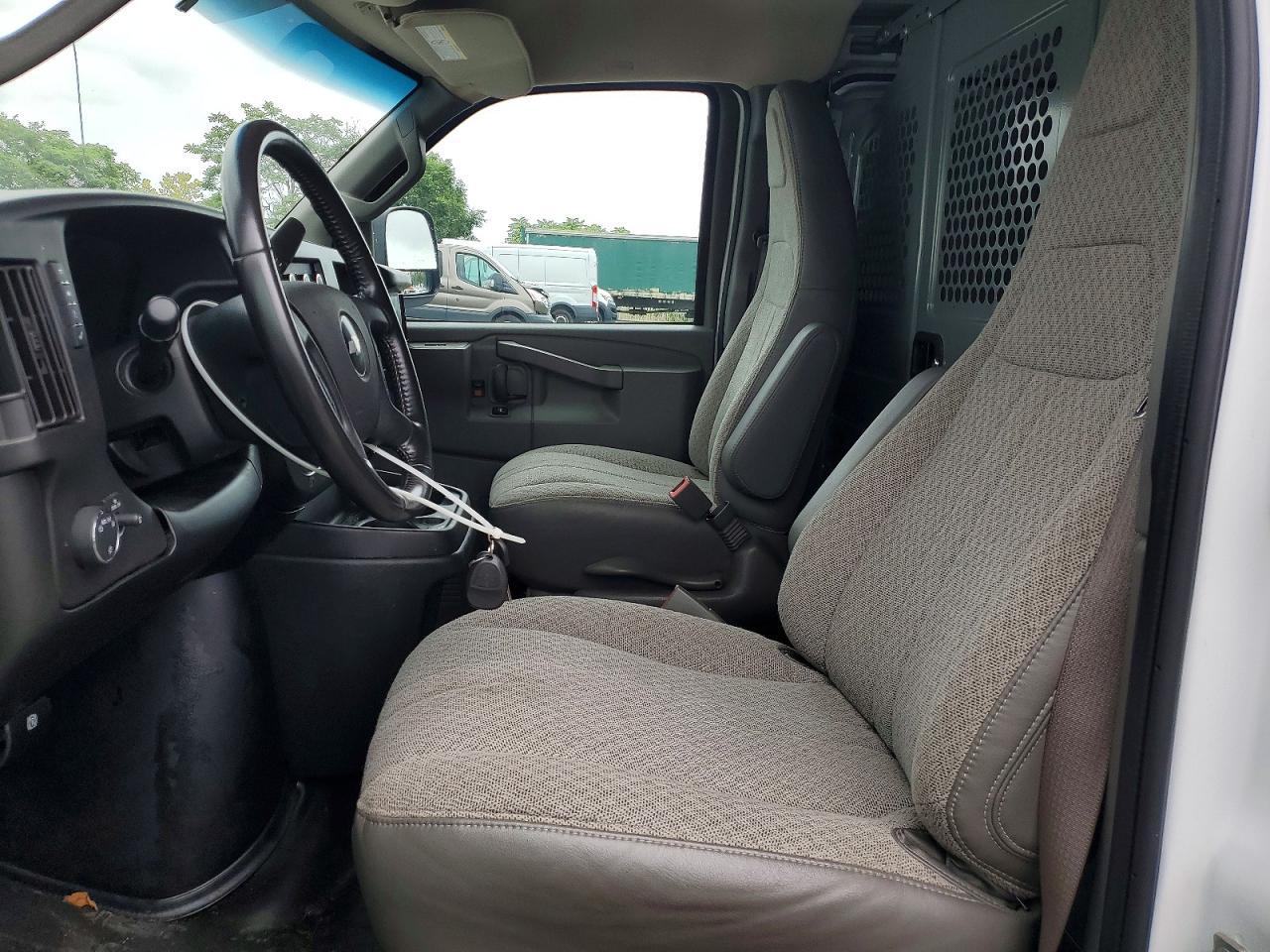 2023 Chevrolet Express G2500 - Фото 7
