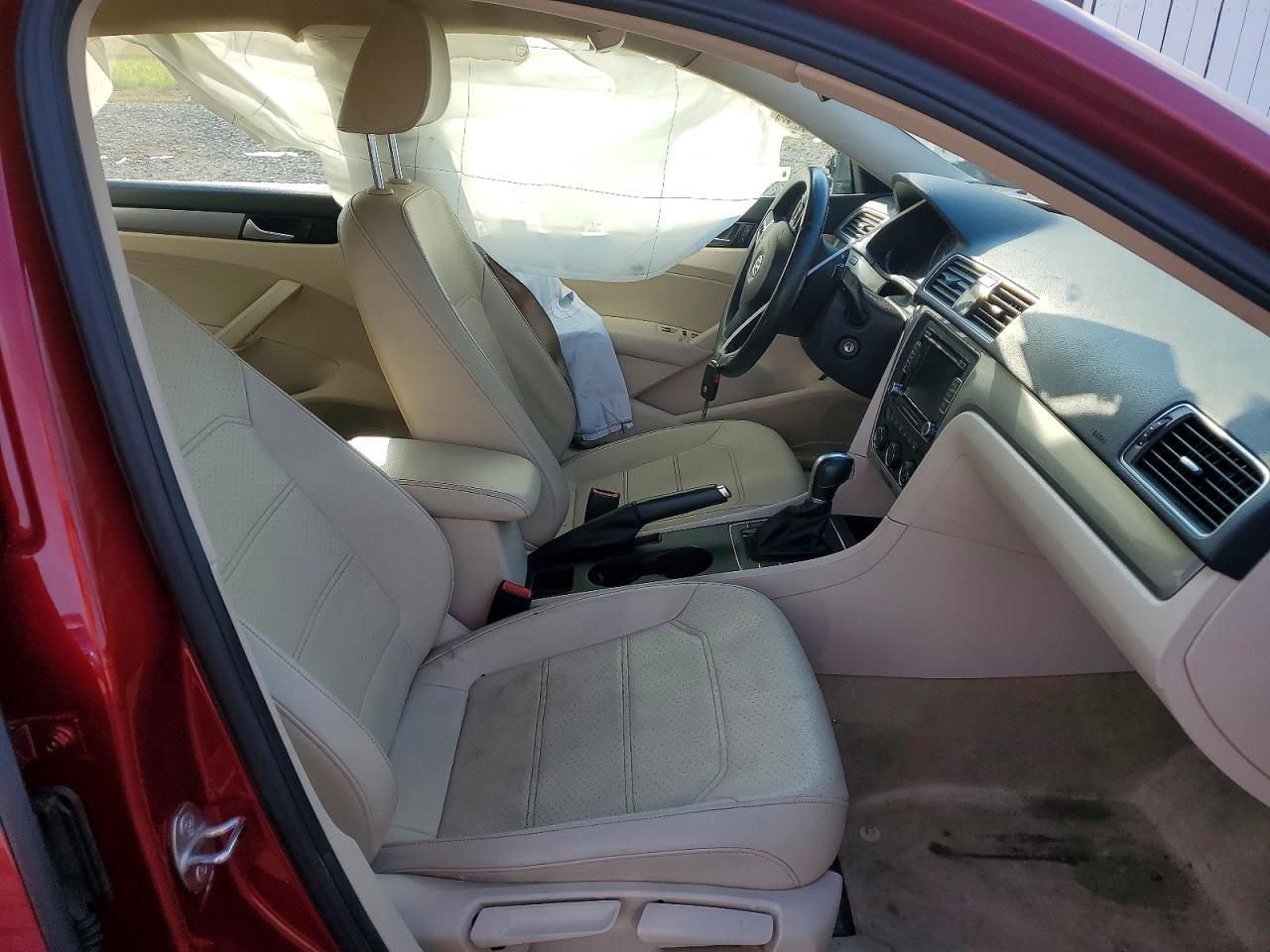 2015 Volkswagen Passat S - Фото 7