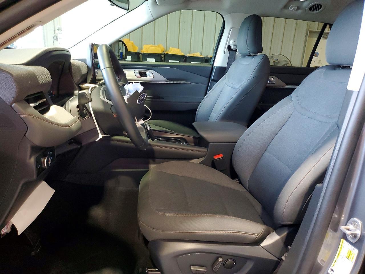 2025 Ford Explorer Active - Image 7