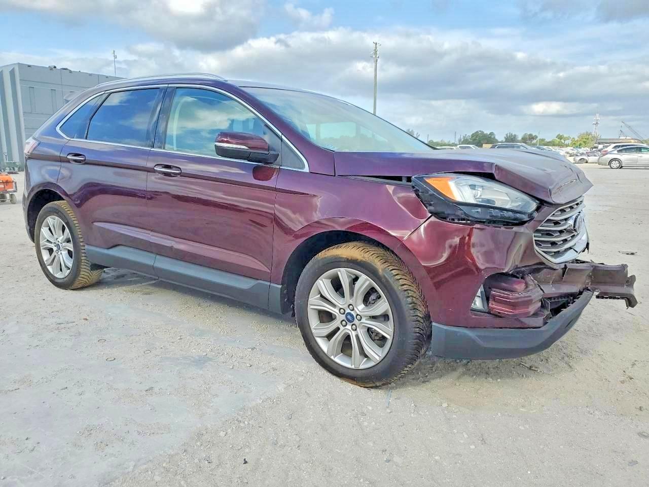2019 Ford Edge Titanium - Image 4