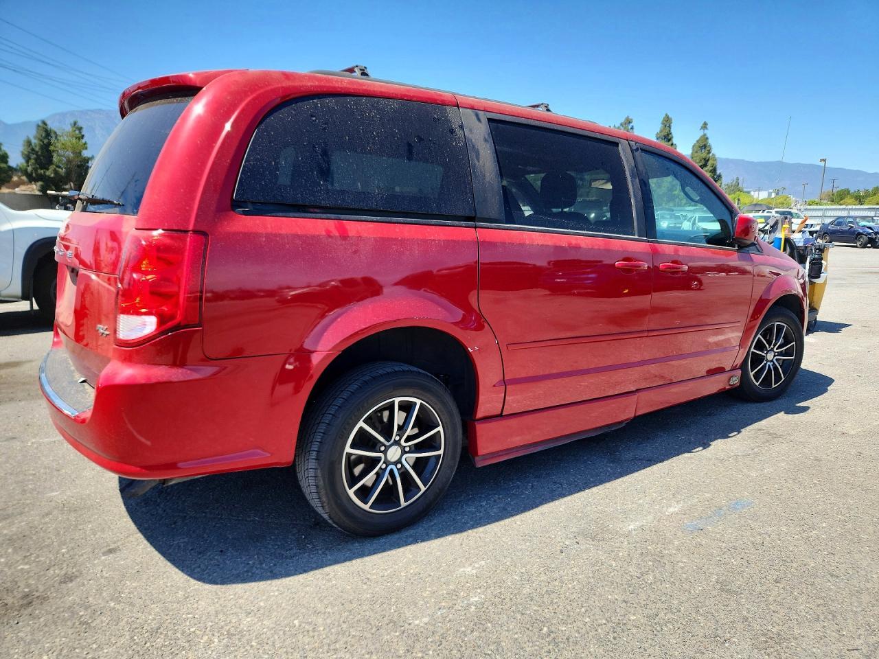 2016 Dodge Grand Caravan R/T - Фото 3
