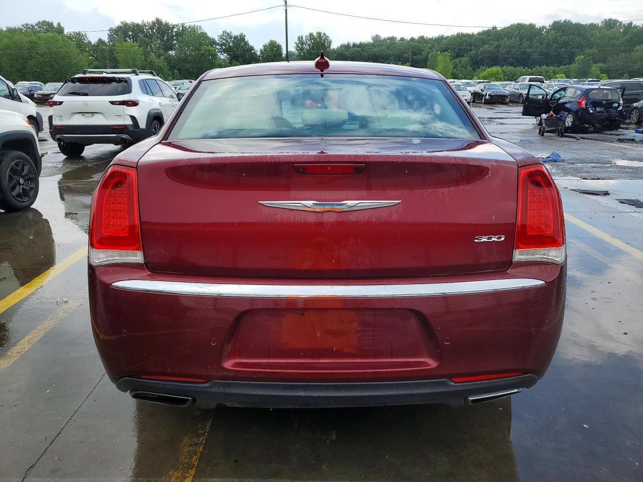 2018 Chrysler 300 Touring - Фото 6