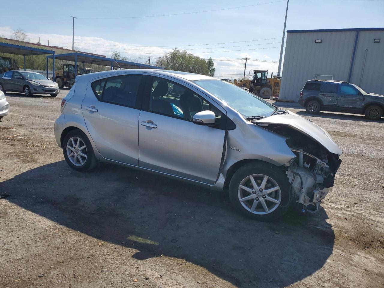2014 Toyota Prius C Three - Image 4